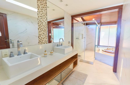 Itacoatiara House | Precious in Niterói with sea view | Casa Luxo