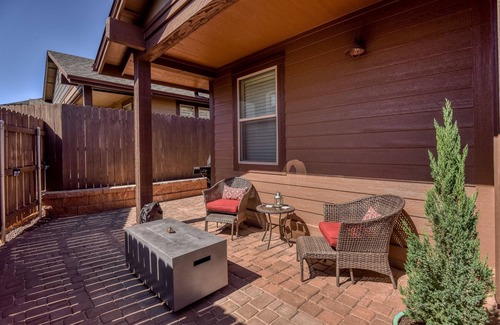 Flagstaff House | Precious Mountain Hideaway! Central to Key Attractions!