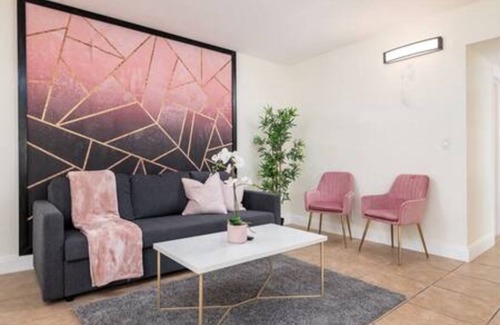 Coral Shores Apartment | Premier 2-Bedroom Apartment in Prime Area in FLL