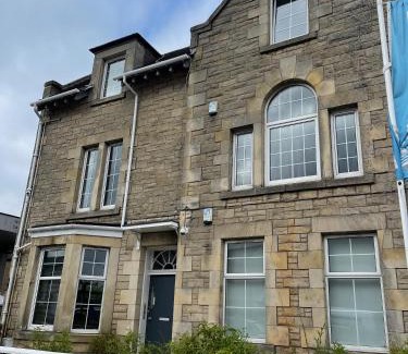 Uphall Apartment | Premier Apartment C