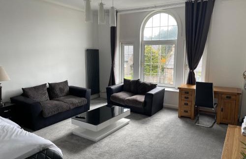 Uphall Apartment | Premier Apartment C