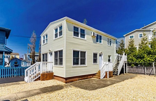 Ortley Beach House | PREMIER HOST-2BR SEASIDE PARK SUITE571, One Short Block to Beach, Kit, Liv Room
