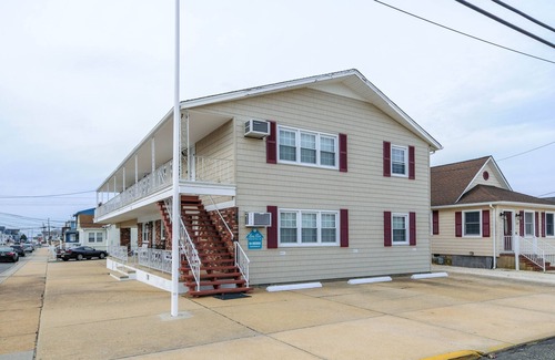 Ortley Beach Condo | PREMIER HOST- 2BR SEASIDE PARK SUITE#5, One Short Block to Beach, Kit,Liv Room n