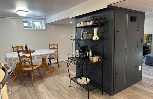 Okanagan-Similkameen House | Premier Host WADE INN PENTICTON Handy to KVR Beaches Wineries Breweries & Cider
