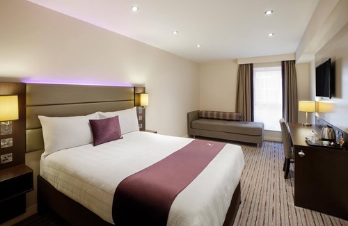 Weyhill Hotel | Premier Inn Andover