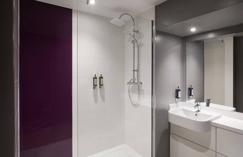 Pentwyn Hotel | Premier Inn Cardiff North