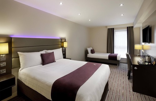 Pitchcombe Hotel | Premier Inn Evesham