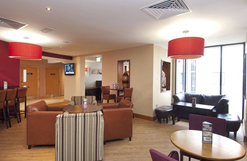 Heathrow Villages Hotel | Premier Inn Heathrow Airport Terminal 5