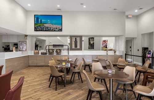 Florida Center Resort | Premier Resort Condos Near Universal