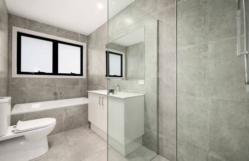 St. Albans House | Premium Double Bedroom In A Beautiful Suburb