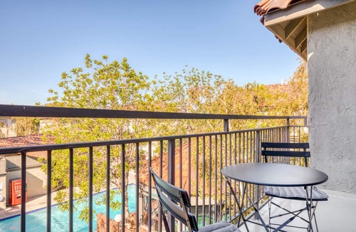 Encino Apartment | Premium Encino 1BR w/W/D, Pool & Gym, nr Ventura Blvd, by Blueground