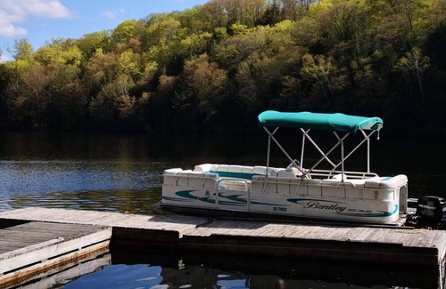 Seguin Cabin | Premium Four-Bedroom Cottage