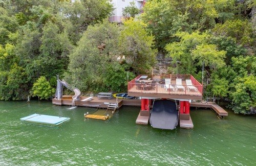 Oak Shores On Lake Austin House | Premium Lake Austin Lakeside Bedrooms. 6 Hole Mini Golf Course and Waterfall