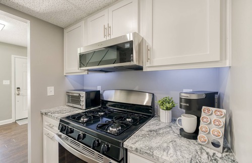 Peachtree Corners House | Premium Townhome #2 w/2 King Beds & Luxury Baths