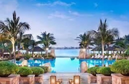 Jumeira 1 House | Presidential Suite Near Palm Strip Mall By Luxury Bookings