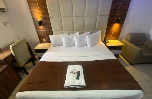 Ikeja Hotel | Presken Mojidi