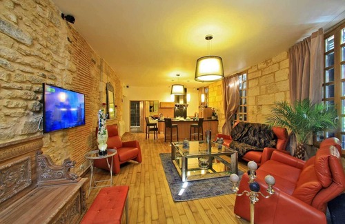 Sarlat-la-Caneda Historic Center Apartment | Prestigious apartment with private parking in Sarlat City Center