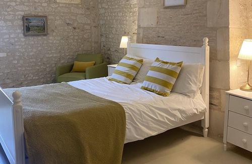 Reaux House | Pretty 3 bedroom cottage sleeps 6 with heated shared pool