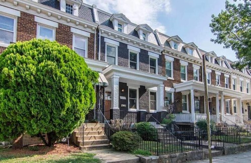 Petworth House | Pretty in Petworth-Walkable to Metro & Restaurants