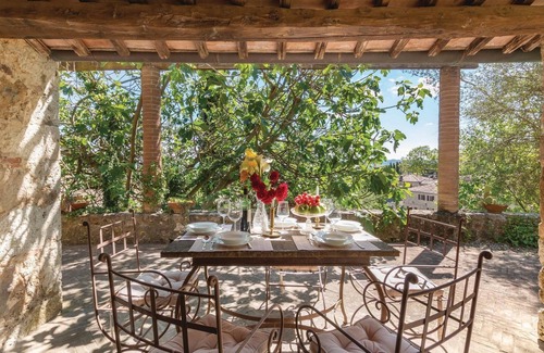 Stigliano House | Pretty independent stone house in the small old village of Stigliano, just 20 km from Siena.