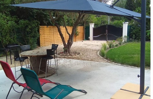 Graveson House | Pretty little house in a quiet location, with enclosed garden planted with trees.
