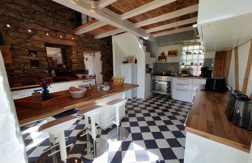 Kerlouan Ski Chalet | Pretty stone house with large garden for 6