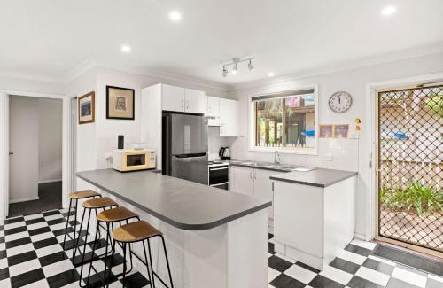 Callala Bay House | Prez Cote La Plaz - Pet Friendly -1 Min Walk to Beach