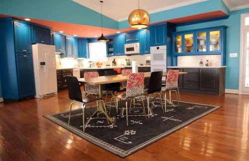 Leesburg House | Primary and Guest Home Sleeps 26 Comfortably