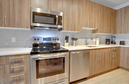 Jefferson Manor Apartment | Prime Alexandria Location | Spacious Apt