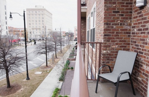 Montgomery Apartment | Prime Downtown 1BR | Cozy Apartment