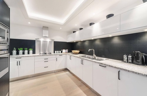 Brompton & Hans Town House | Prime Knightsbridge Mews - 4 bed House