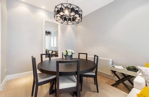 Brompton & Hans Town House | Prime Knightsbridge Mews - 4 bed House