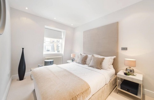 Brompton & Hans Town House | Prime Knightsbridge Mews - 4 bed House