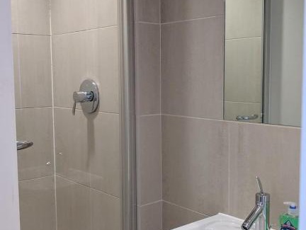Holbeck Apartment | Prime Leeds Apartment With Balcony