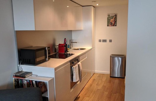 Holbeck Apartment | Prime Leeds Apartment With Balcony