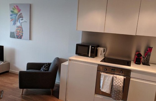 Holbeck Apartment | Prime Leeds Apartment With Balcony