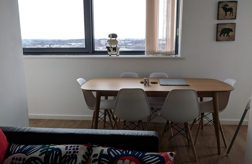 Holbeck Apartment | Prime Leeds Apartment With Balcony
