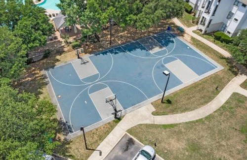 Pleasant Valley Apartment | Prime Location, 2 mins to Airport, 5 mins to Dwntn