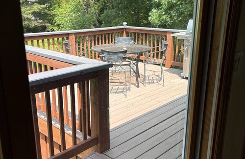 Galena House | Prime Location! 2BR-2 Acre Retreat Minutes from Downtown Galena & Attractions