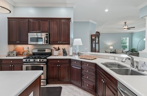 Lady Lake House | PRIME LOCATION!!! 3/2 Pool Home, less than 5 minutes from Lake Sumter Landing!