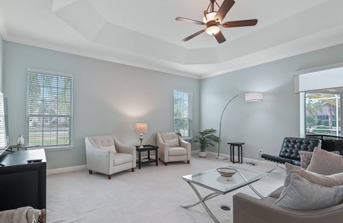 Lady Lake House | PRIME LOCATION!!! 3/2 Pool Home, less than 5 minutes from Lake Sumter Landing!