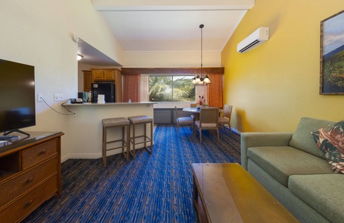 Princeville Hotel | Prime Location! 4 Comfortable Units, Free Parking, Outdoor Pool!
