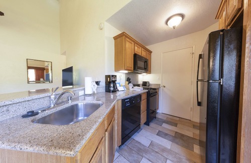 Princeville Hotel | Prime Location! 4 Comfortable Units, Free Parking, Outdoor Pool!