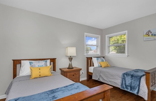 Schaumburg House | Prime Location, Cozy & Spacious home in Schaumburg