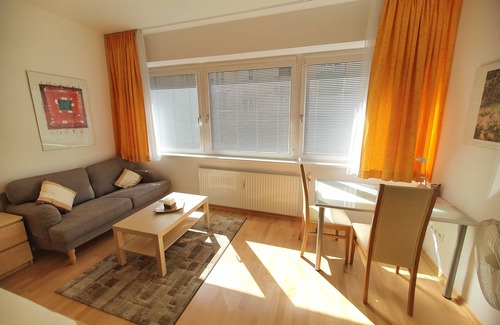 Wieden Apartment | Prime location - easy walk to everywhere - cozy studio - directly City Center