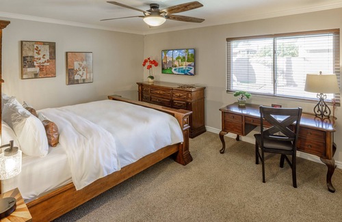 Sunset Ridge House | Prime Location, Heated Pool, Relaxing Hot Tub, Fun Game Room, Putting Green