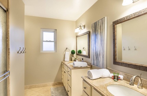 Sunset Ridge House | Prime Location, Heated Pool, Relaxing Hot Tub, Fun Game Room, Putting Green