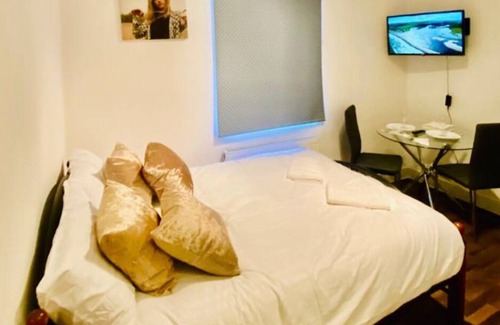 Golborne Apartment | Prime Location, Stylish Studio Flat in Central London