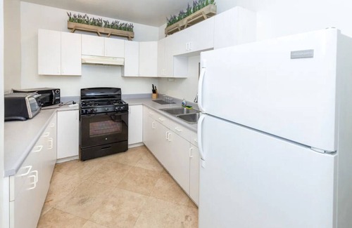 Norma Triangle Apartment | Prime Real Estate in Bev Hills w/ Patio + Parking