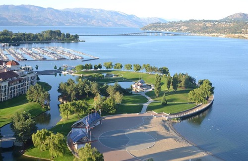 Kelowna Central Business District House | PRIMO ENTERTAINERS DELIGHT - Family home with pool and hot tub